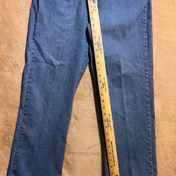 Lee Women 16 Petite Denim Blue Classic Fit Straight Leg 5 Pocket Jeans (V) - Picture 2 of 8